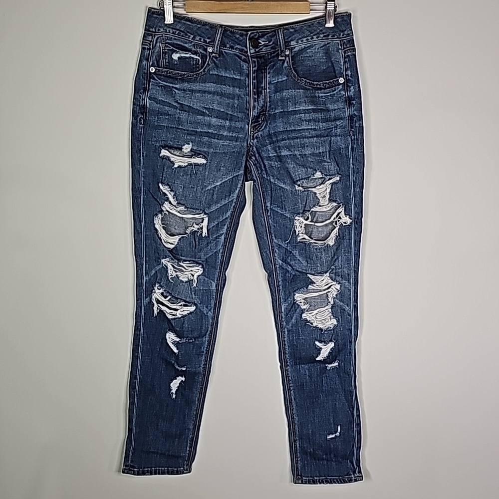American Eagle size 6 distressed style 32x30 tomgirl straight leg jeans